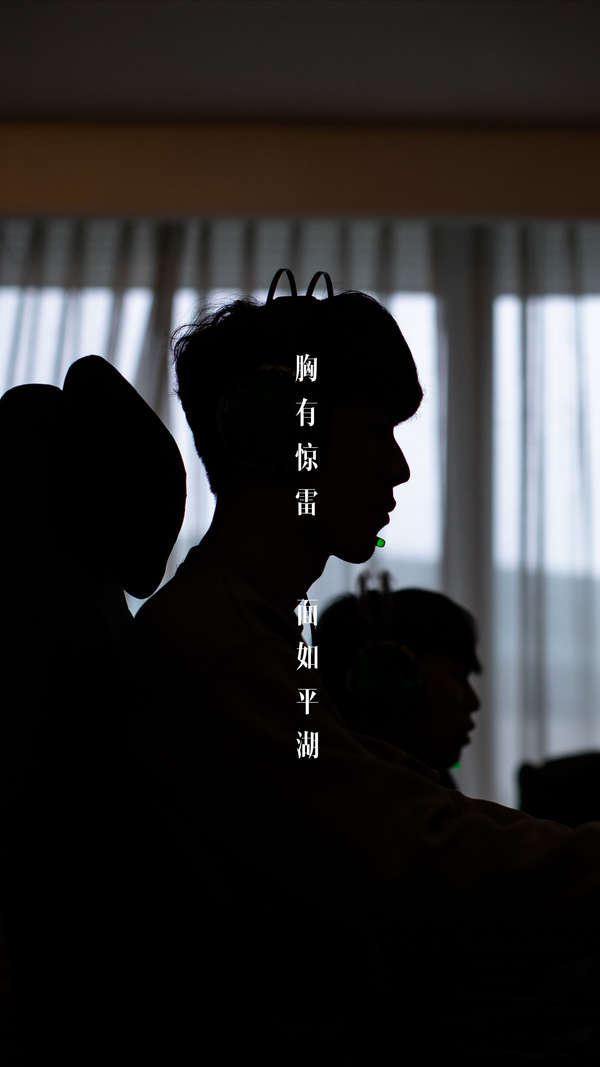 将球传到边